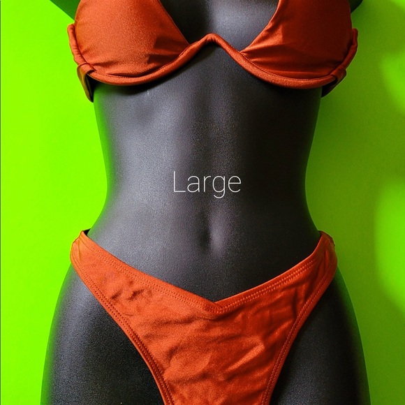 Bathing suits - Picture 4 of 9